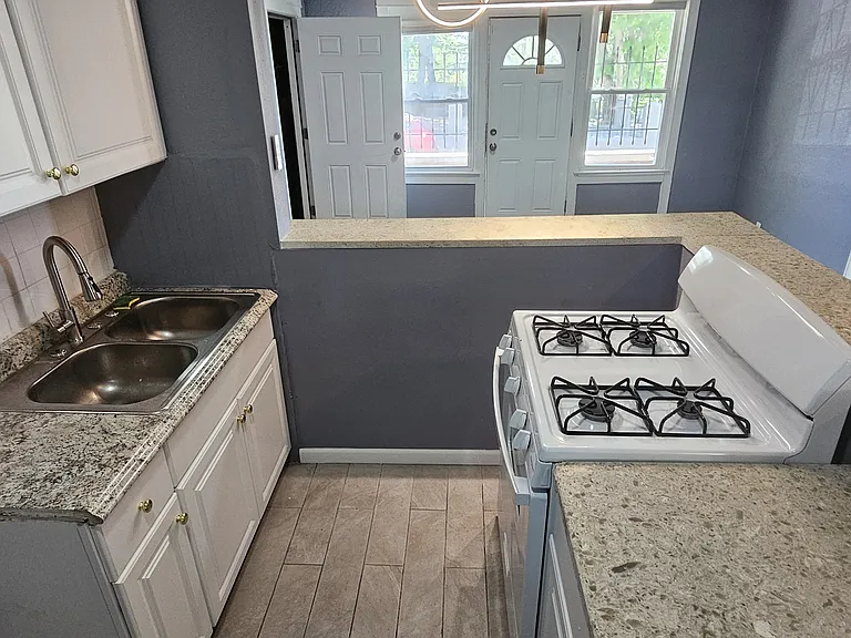 3210 E 13th St #1W — Photo 2