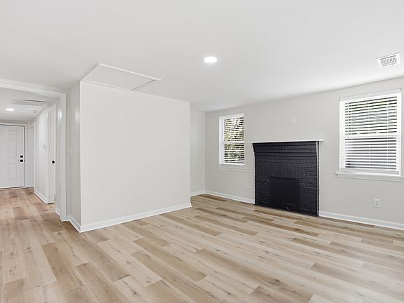 4th image of 1009 W 52nd St