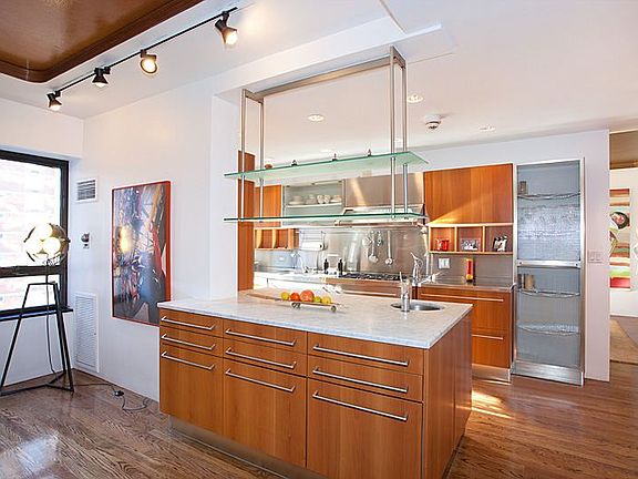 3rd image of 425 E 58th St APT 14A