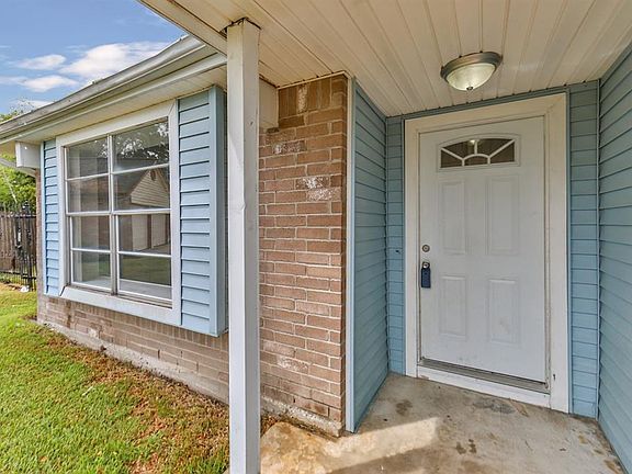 4th image of 606 Saberwood Dr