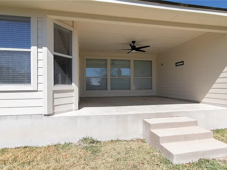 20201 Mustang Island Cir — Photo 17