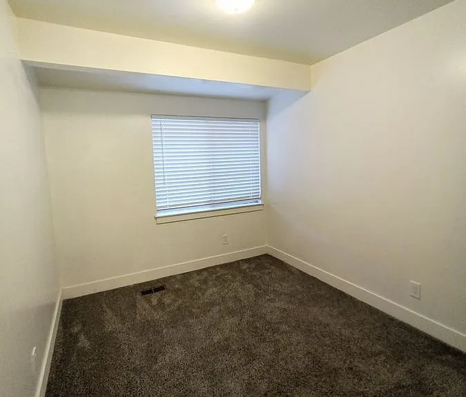 1129 W 650 North St — Photo 11