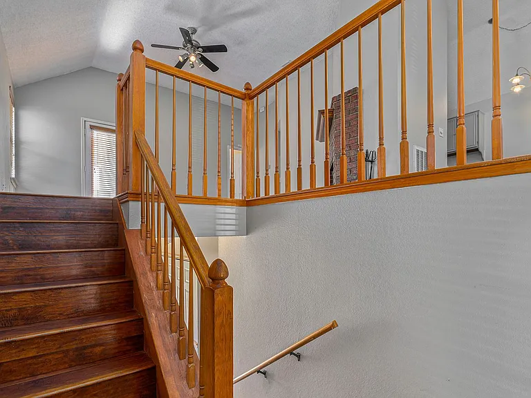 588 Lake Forest Dr — Photo 7
