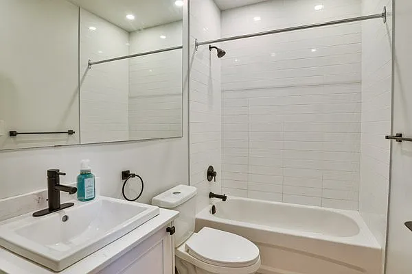 27 Peter St N #102 — Photo 13