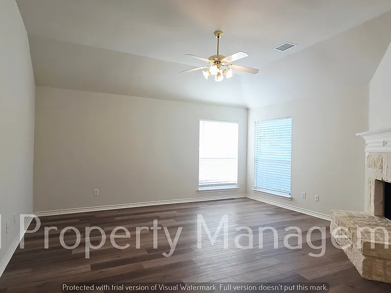 3305 Woodbluff Ln — Photo 10