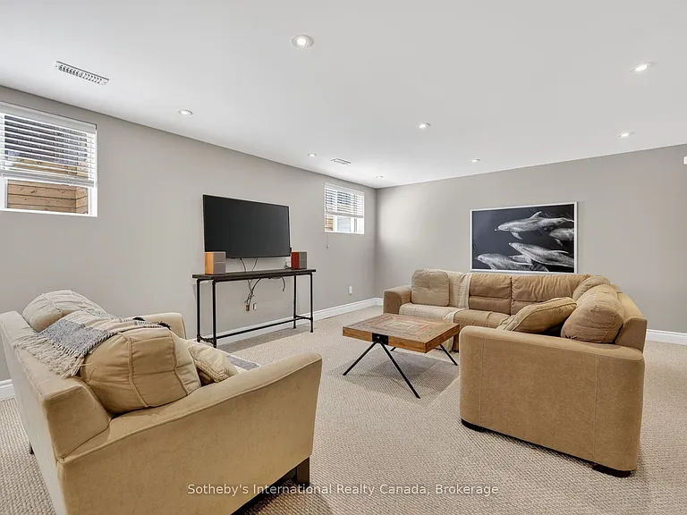 36 Kayla Cres — Photo 41