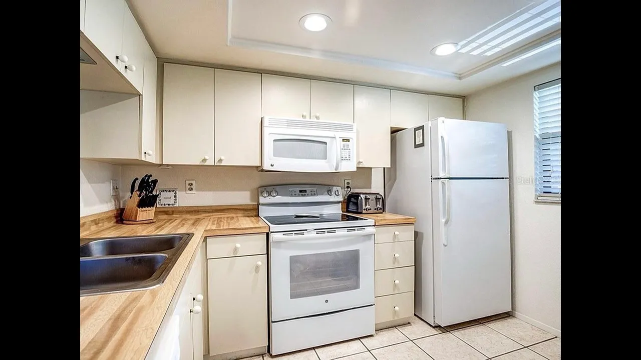 2 bed, 1000 sqft, $1,800 — Photo 4
