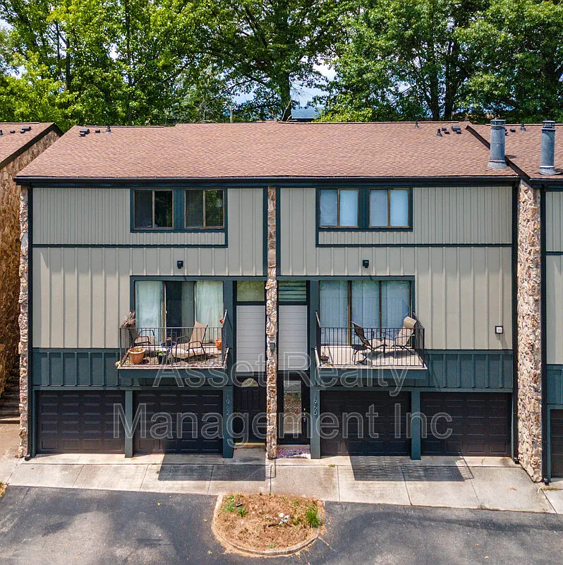 3 bed, 2.5 bath, 1680 sqft, $2,100 — Photo 4