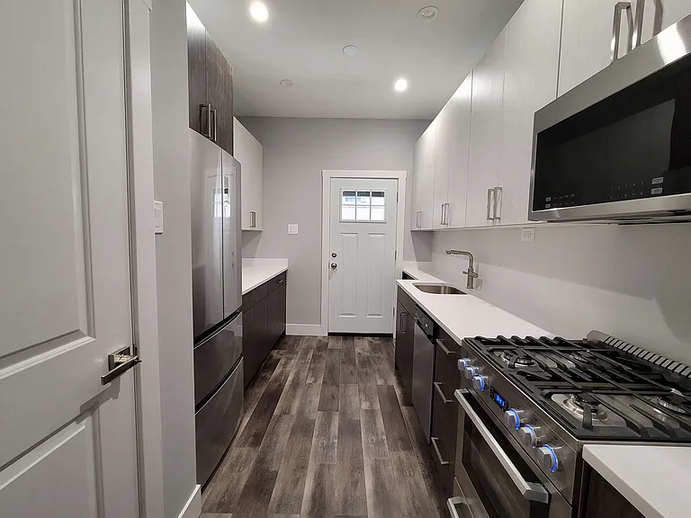 1623 W Belmont — Photo 20