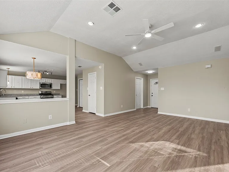 7134 Prairie Village Dr — Photo 3
