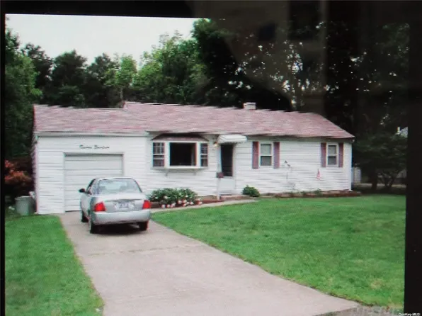 1119 Nugent Ave, Bay Shore, NY 11706