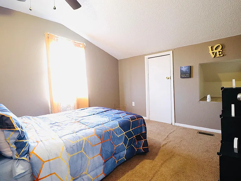 217 W Winchester St #B — Photo 7