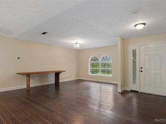 5th image of 3042 N Eisenhower Ave