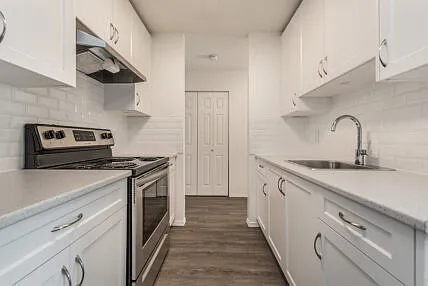 Fernwood Manor Apartments — Photo 3