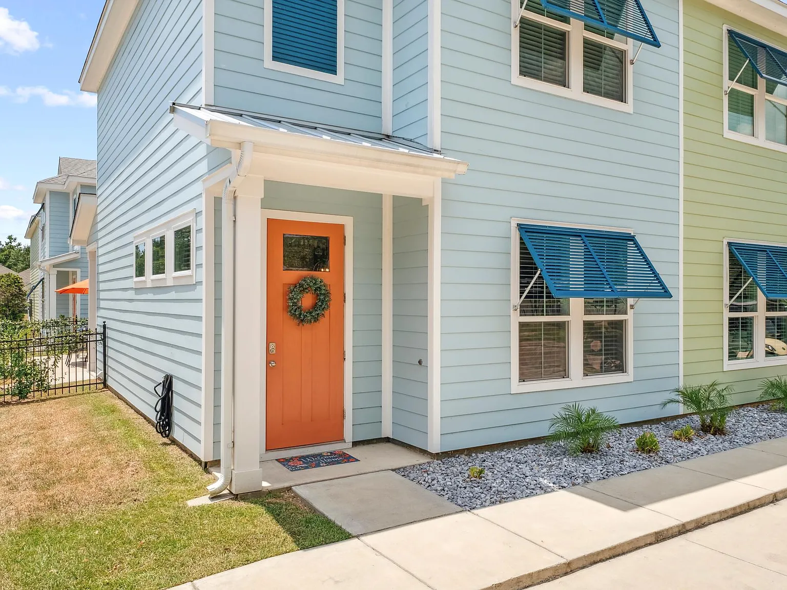 3 bed, 3.5 bath, 1650 sqft, $3,250 — Photo 2