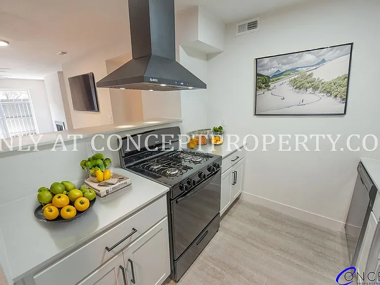 Avenue View Apartments — Photo 68