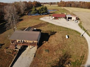 7003 River Rd, Iuka, IL 62849