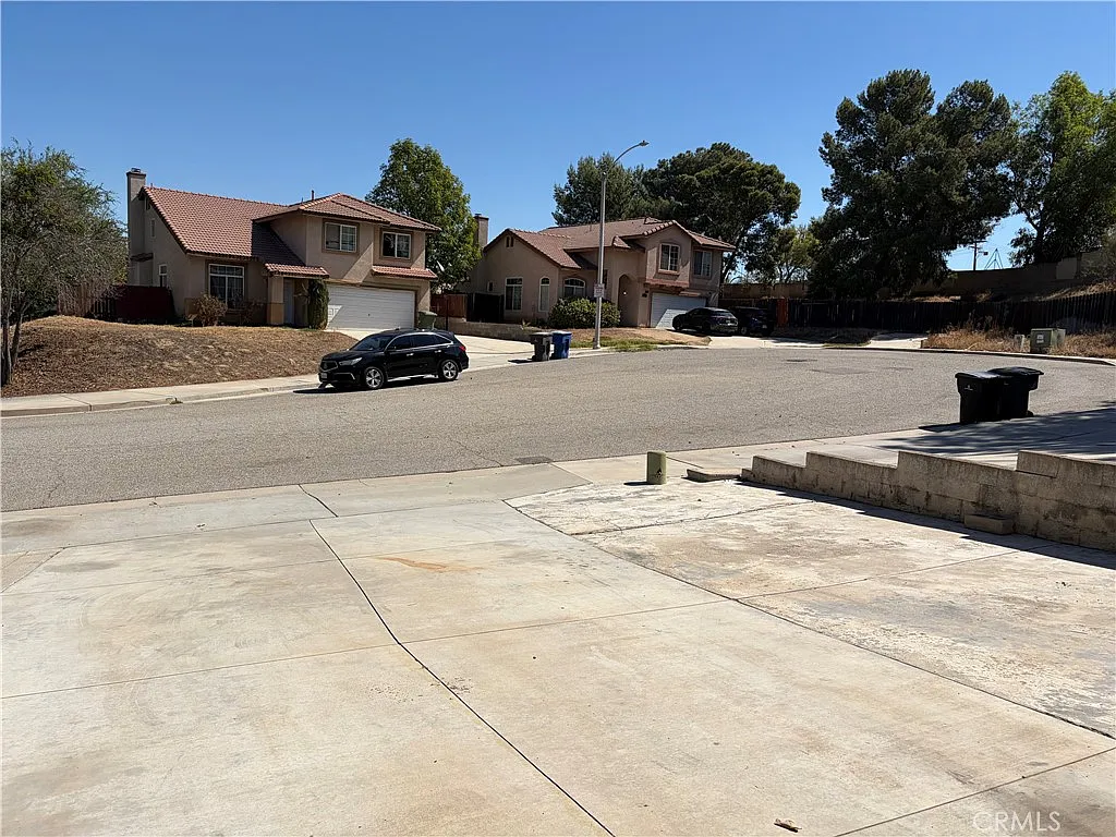 4 bed, 2073 sqft, $3,600 — Photo 2