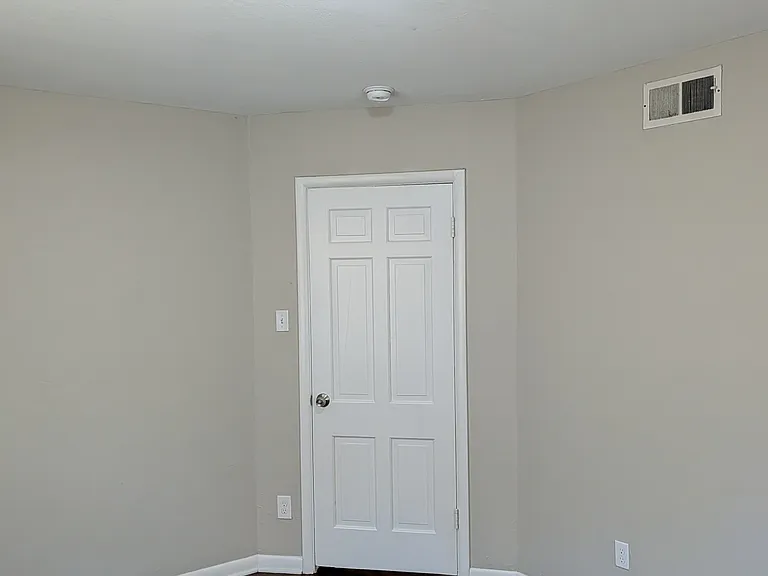 1825 Meyers Pl — Photo 10