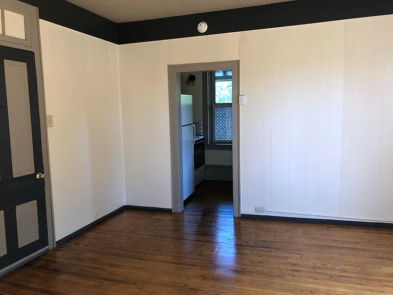 106 E 4th St #7 — Photo 3