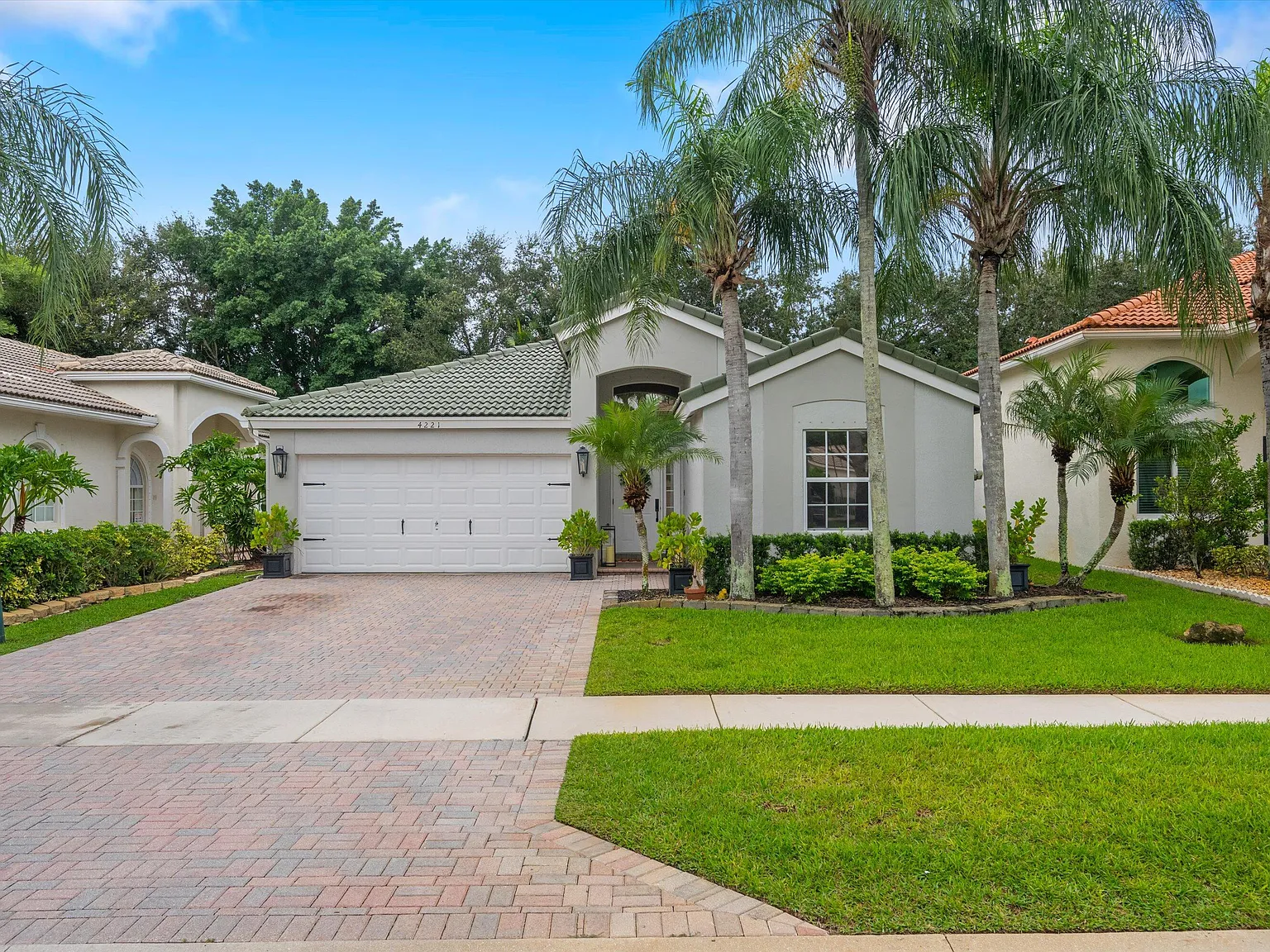 3 bed, 2.0 bath, 1904 sqft, $9,000 — Photo 2
