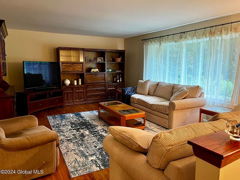 2nd image of 34 Wilshire Drive