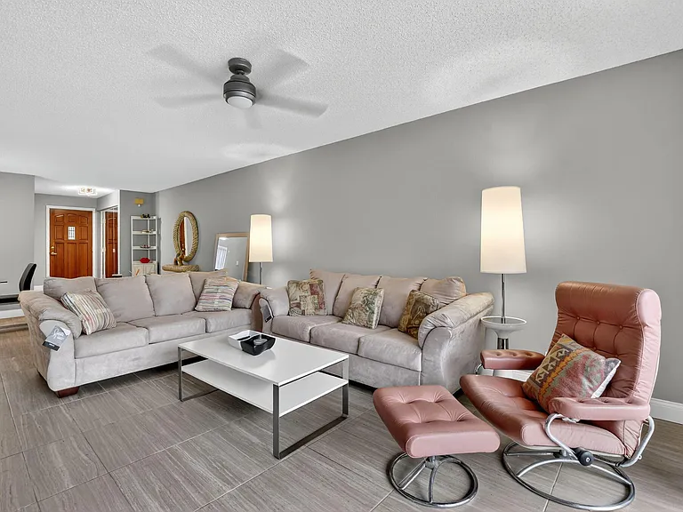 7773 La Mirada Dr — Photo 10