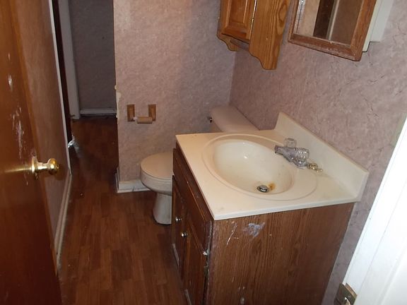 5th image of 407 Bonham Ave