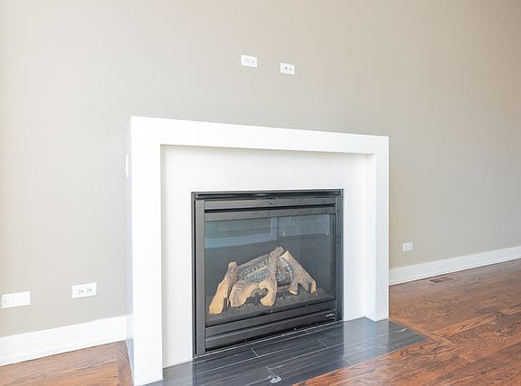 5th image of 3516 N Sacramento Ave #2