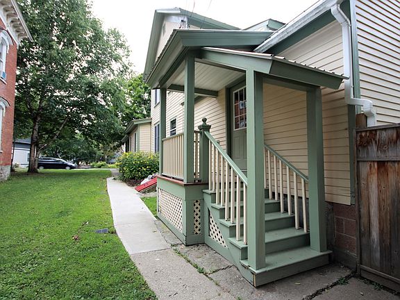2nd image of 105 Van Dam St #2