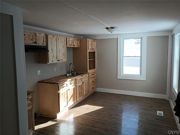 5th image of 8 Park Street Dr