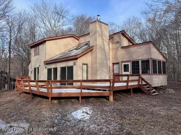 7 Lisa Ln, Gouldsboro, PA 18424