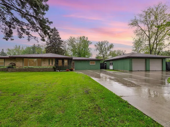 3526 Kawkawlin River Dr, Bay City, MI 48706