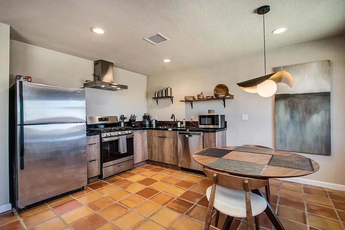 3 bed, 2.5 bath, 1362 sqft, $3,500 — Photo 3