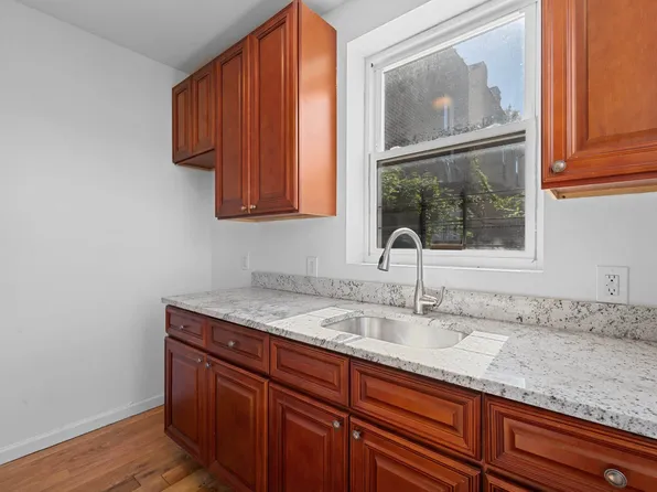 2037 Radcliff Avenue image 10 of 14