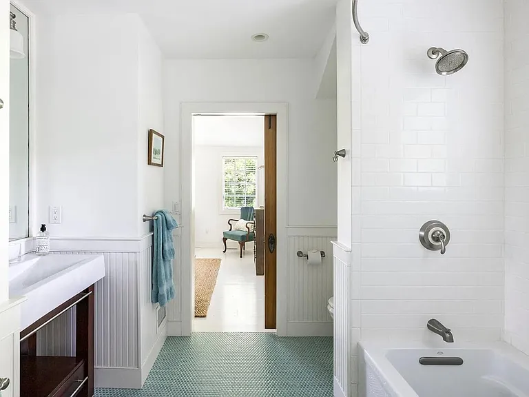 109 Franklin Ave — Photo 22