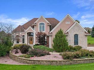 W287N921 Bedouin Ct, Waukesha, WI 53188