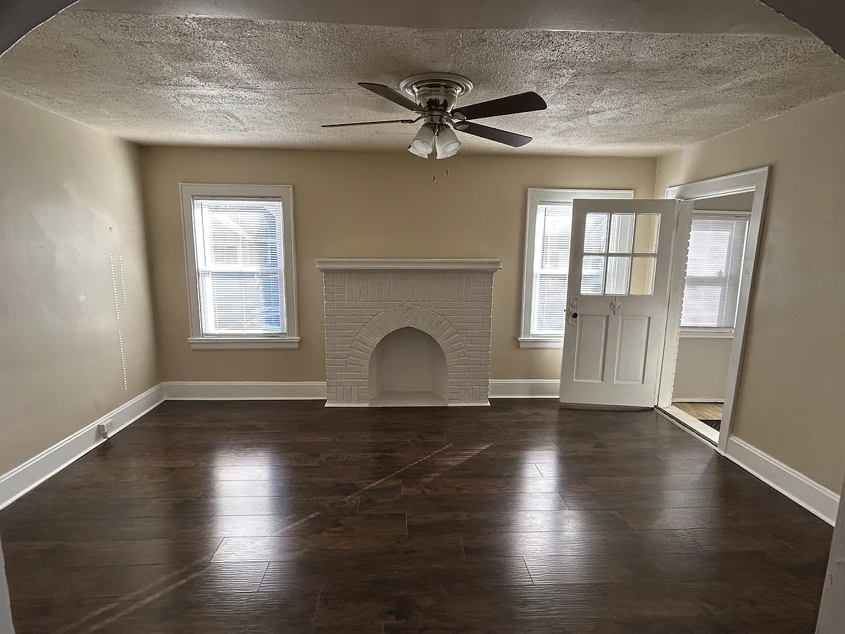 Living Room - 1802 Lawn Ave #1