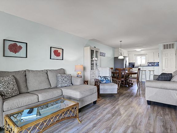 3rd image of 418 Carolina Beach Ave N APT 1C