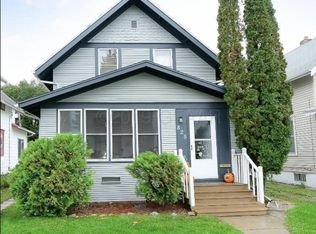 825 N 3rd St, Grand Forks, ND 58203