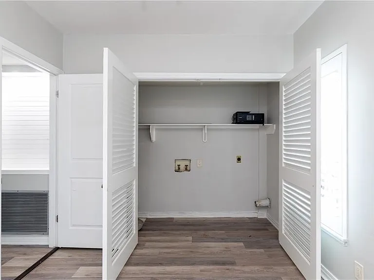 200 W Cotter Ave — Photo 38