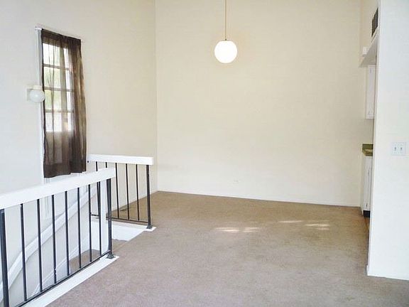 5th image of 314 Lincoln Ct Unit D