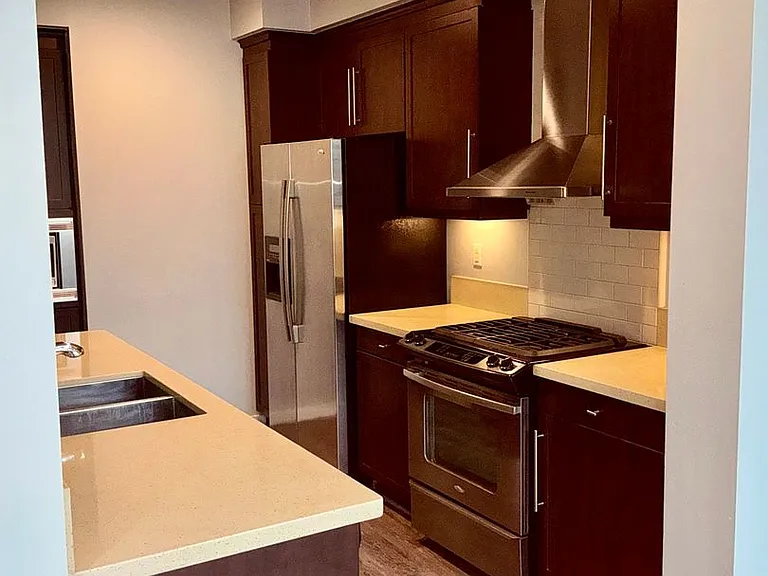 537 W Maple Ave — Photo 39