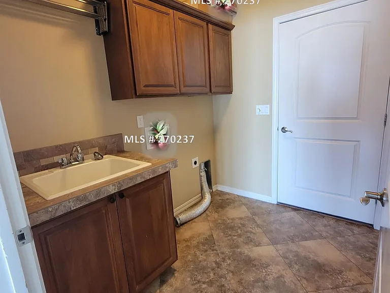 1815 Sunshine Ave — Photo 11