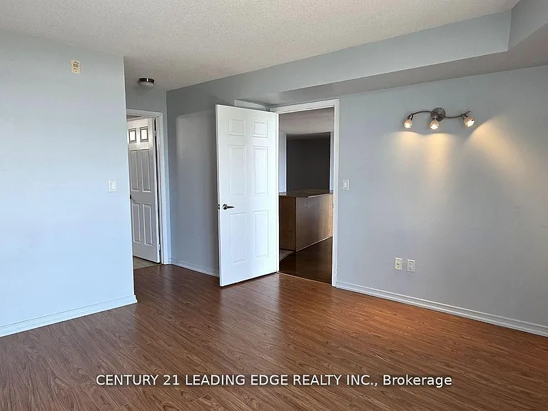 18 Valley Woods Rd #Penthouse 204-204 — Photo 13