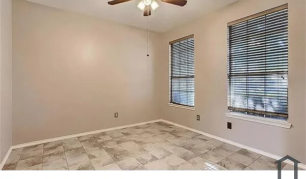 8502 Seafield Ln — Photo 11