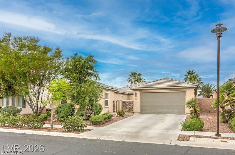 3 bed, 3.0 bath, 2701 sqft, $2,700 — Photo 3