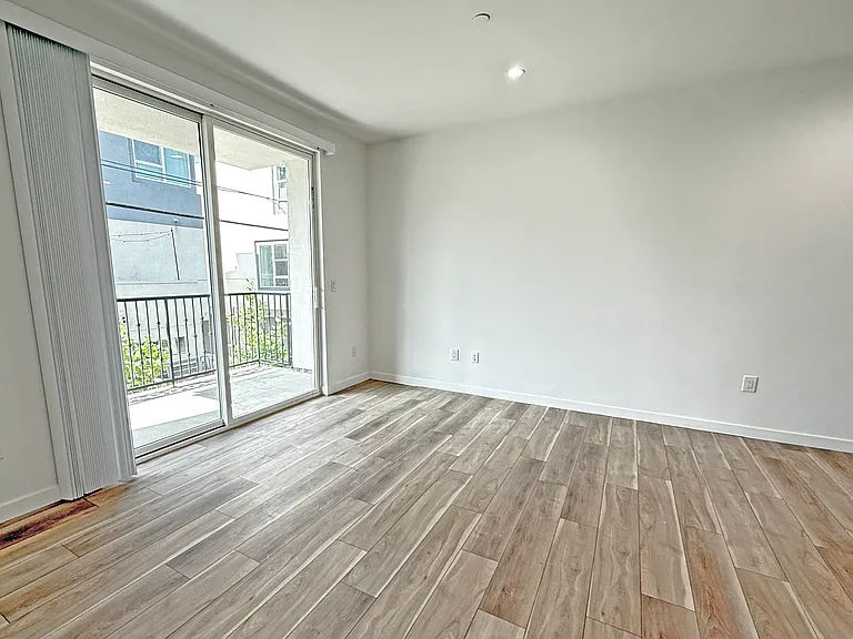 10934 Peach Grove St #201 — Photo 62