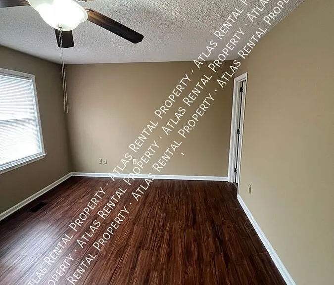 2202 Cheshire Dr — Photo 10