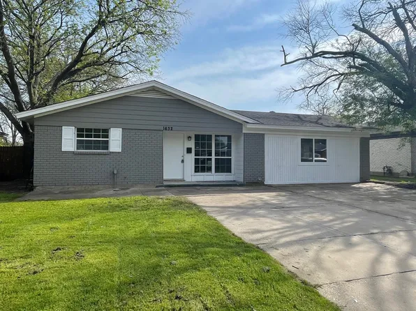 1632 Gill St, Blue Mound, TX 76131